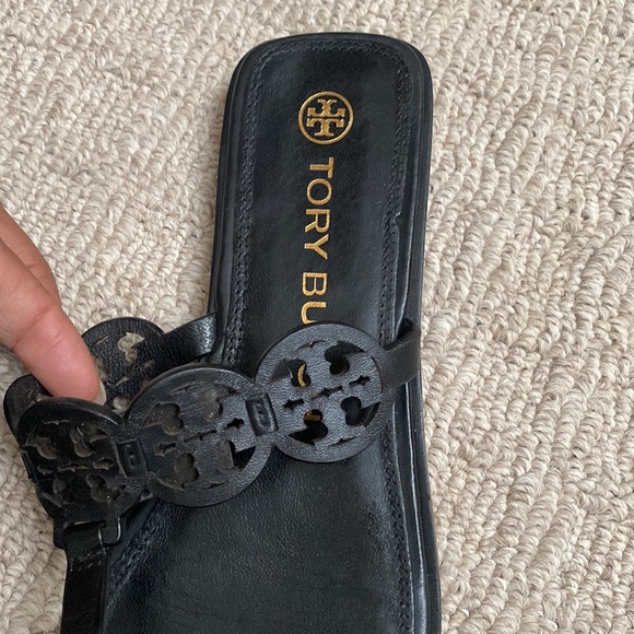 Tory Burch Tiny Miller Sandal Flat Logo Calf Leather Thong, Perfect Black sz 9 - Picture 10 of 12